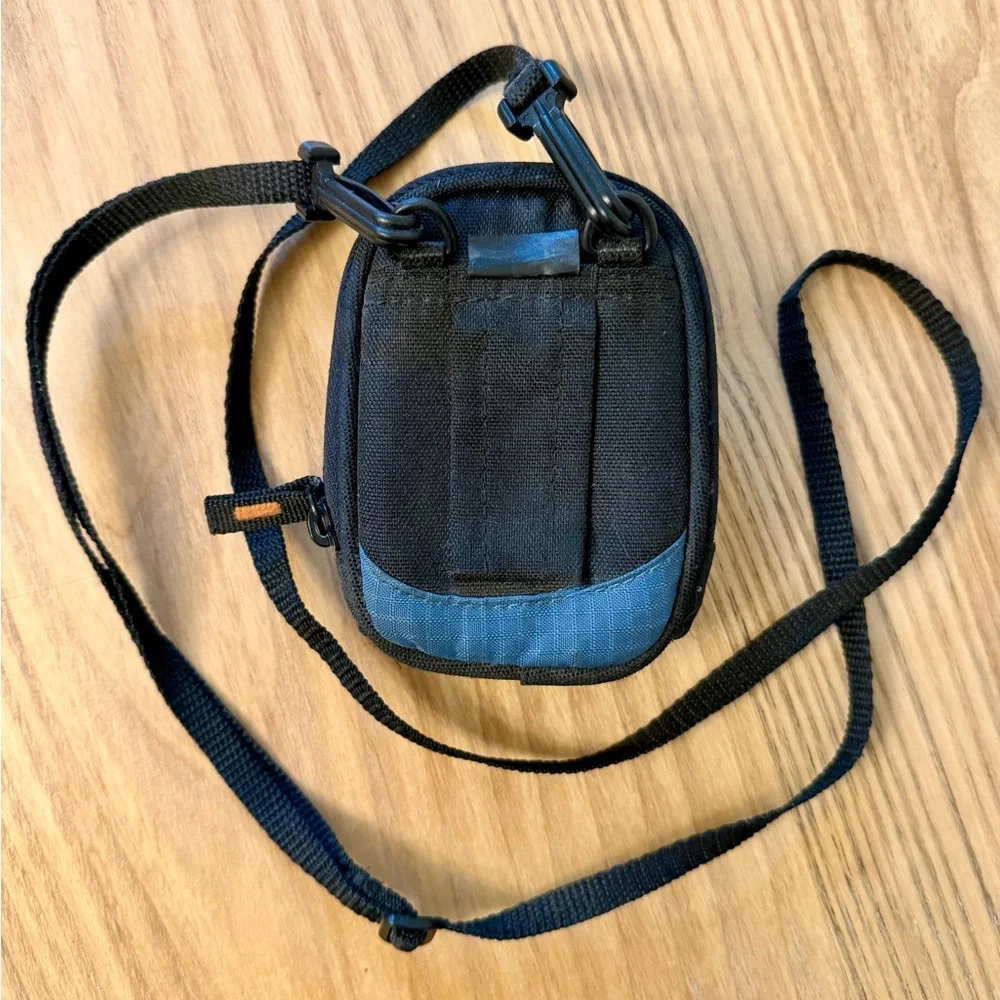 LowePro 4x3 Blue and Black Cross Body Compact Camera Bag